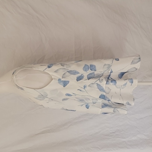 Unbranded Size M White w/ Blue Floral Tiered / Layered-Look Tank Sleeveless Top - Picture 4 of 12